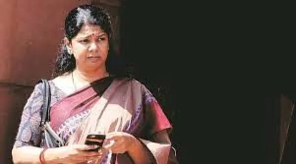 ஆதார் அட்டையில் மாநில உணர்வுகள்  புறக்கணிக்கப்படுகிறது : கனிமொழி