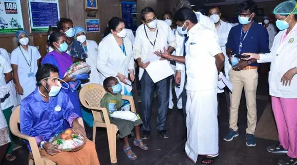 coronavirus, chennai record daily covid-19 positive cases below 1000, coronavirus cases down in coimbatore district, கொரோனா வைரஸ், சென்னையில் குறைந்த கொரோனா,மாவட்டங்களிலும் கொரோனா தொற்று சரிவு, coronavirus cases down in salem districts, covid-19 new case down in chengalpattu, thiruvallur, சென்னை, கோவை, சேலம், திருவள்ளூர், coronavirus daily report, latest coronavirus news, latest tamil nadu covid-19 news