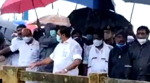 nivar cyclone, cm edappadi k palaniswami announced, public holiday on 26th november for 13 districts, நிவர் புயல், நாகை, சென்னை, திருவண்ணாமலை, காஞ்சிபுரம், செங்கல்பட்டு, திருவள்ளூர், chennai, nagai, thiruvannamalai, kanchipuram, chengalpet, thiruvallur, கடலூர், மயிலாடுதுறை, maiyiladuthurai, cuddalore, puduchery, விழுப்புரம், 13 மாவட்டங்களில் வியாழக்கிழமை விடுமுறை, villupuram, karaikkal, tamil nadu faces nivar cyclone