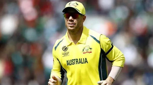 david warner dance to butta bomma song, warner butta bomma dance, warner tiktok video, டேவிட் வார்னர், புட்ட பொம்மா பாடலுக்கு டான்ஸ் ஆடிய வார்னர், வைரல் வீடியோ, சிட்னி, warner viral video, warneer butta bomma dance in sydney cricket ground, viral video, india vs australia, sydney stadium