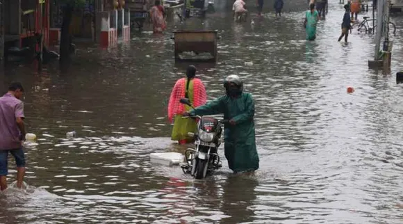 nivar cyclone, public holiday, what is what service allowed, நிவர் புயல், விடுமுறை, என்னென்ன சேவைகள் பாதிக்கும், என்னென்ன சேவைகள் பாதிக்காது, சென்னை, what is what service not allowed, chennai, chengalpet, cuddalore, nagai, நாகை, mayiladuthurai, கடலூர், villupuram, puduchery, karaikkal, thanjavur, thiruvarur, nivar cyclone, nivar cyclone landfall