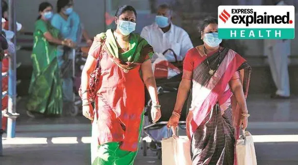 why old mask is worse than no mask, how masks protect us, why should I wear a mask, முகக்கவசம், பழைய முகக்கவசம், பழைய முகக்கவசத்தால் ஆபத்து, mask benefits, are masks necessary, Physics of Fluids, American Institute of Physics, Tamil indian express, express explained