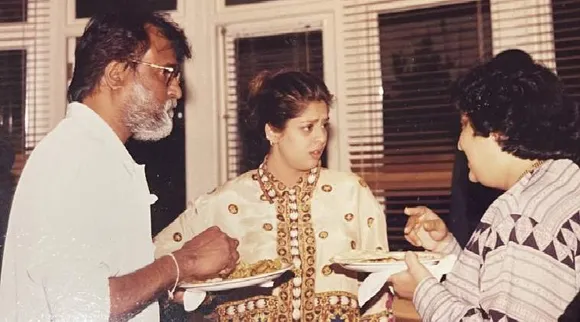 RAJINIKANTH - NAGAMA VIRAL PHOTO - நடிகர் ரஜிகாந்த் - நடிகை நக்மா இணையத்தில் வைரலாகும் புகைப்படம்.