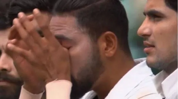ind vs aus at sydney ground during national anthem mohammed siraj gets emotional - சிட்னியில் தேசிய கீதம் பாடிய போது உணர்ச்சி வசப்பட்ட சிராஜ்: வீடியோ