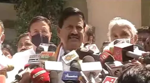 Dmk Congress leaders meets, dmk congress allinace, dmk congress seat sharing negotiations, திமுக, காங்கிரஸ், திமுக காங்கிரஸ் தொகுதிப் பங்கீடு பேச்சுவார்த்தை, தமிழ்நாடு சட்டமன்ற தேர்தல் 2021, tamil nadu assembly elections 2021, umman chandy, surjithwala, ks alagiri, tamil nadu congress, உம்மன் சாண்டி, கே.எஸ்.அழகிரி, dmk, dmk congress seat sharing talks