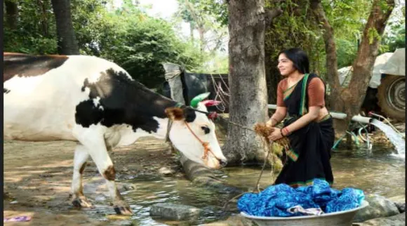 பக்கா லோக்கலா இருக்கு! கிராமத்து கெட்டப்பில் பாராட்டுகளை குவிக்கும் விஜய் டிவி நடிகை