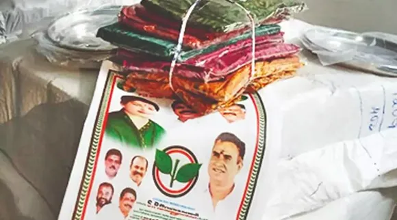 இப்பவே வாக்காளர்களுக்கு கிஃப்ட்: அதிமுக மீது திமுக புகார்