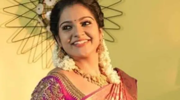 vj chitra, actress vj chitra, vj chitra death, vj chitra name tattoo, fan tattoo vj chitra name, விஜே சித்ரா, விஜே சித்ரா பெயரை பச்சை குத்திய ரசிகை, vj chitra name tattoo photo, vj chitra tattoo photo viral