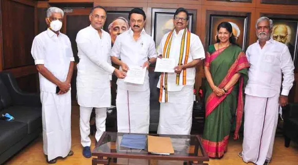 dmk congress alliance, congress gets 25 seats, cogress gets kanniyakumar parliament seat, திமுக, காங்கிரஸ், திமுக காங்கிரஸ் கூட்டணி, காங்கிரஸ் கட்சிக்கு 25 தொகுதிகள், திமுக காங்கிரஸ் ஒப்பந்தம் கையெழுத்து, tamil nadu assembly elections 2021, dmk conress alliance signed, ks alagiri, mk stalin, dmk, congress, தமிழ்நாடு சட்டமன்றத் தேர்தல் 2021