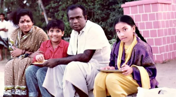 கெத்தாக கவுண்டமணி... சிறுவனாக பிரபல வாரிசு நடிகர்! யாருன்னு தெரிகிறதா?