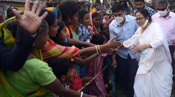 பிராமணருக்கு இந்துவாக இருப்பது எப்படி என்று பாடம் எடுக்க தேவையில்லை – மமதா