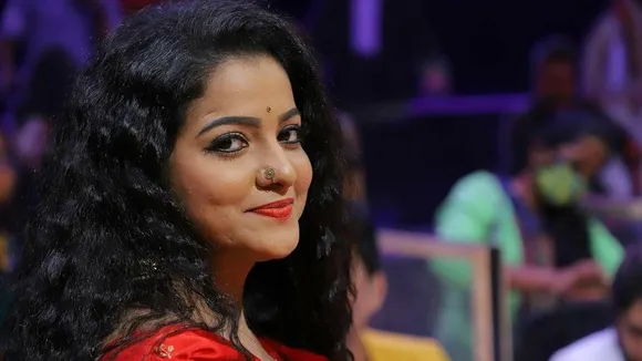 நடிகர் ஆர்யா படம் ரிலீஸ்... திடீர் டிரெண்டிங்கில் விஜே சித்ரா: கொஞ்சி மகிழும் வீடியோ