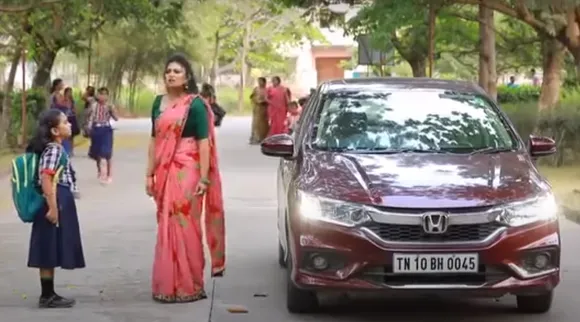 Vijay TV Serial: கார் சேஸிங்... மெடிக்கல் ரிப்போர்ட்டை துரத்தும் வெண்பா!