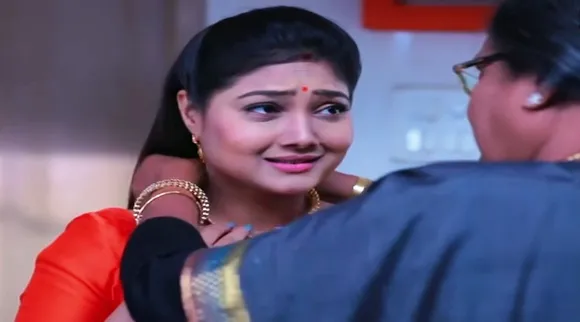 Roja Serial: பளபளக்கும் நெக்லஸ்... திருட்டுப் பட்டம் சுமக்கத் தயாராகும் ரோஜா..!