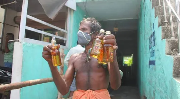 ஊரடங்கு; டாஸ்மாக்கை முற்றுகையிட்ட குடிமகன்கள்: ஒரே நாளில் ரூ252 கோடிக்கு மது விற்பனை