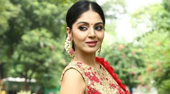 ''தப்பு எங்க நடந்தாலும் நான் கேட்கலாம்'' ட்விட்டர் வாசிக்கு சனம் ஷெட்டி பதில்