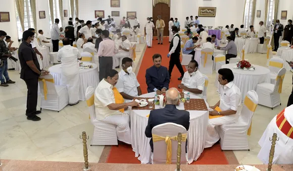மஞ்சள் ஷால், மஞ்சள் பொக்கே... ஸ்டாலின் பதவியேற்பு ஹைலைட்ஸ்