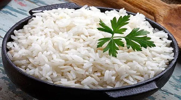 பூப்போல உதிரியான சாதம்... குக்கர் இல்லாமல் சமைக்க டிப்ஸ்!