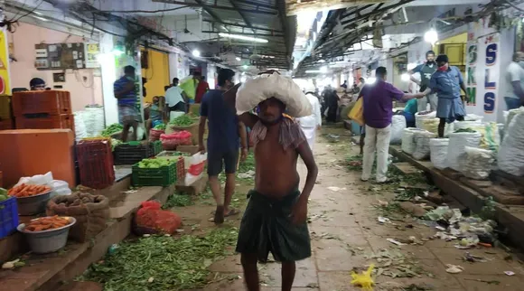 நண்பகல் வரை மளிகை, காய்கறி கடைகள்; தமிழக அரசின் புதிய கொரோனா கட்டுப்பாடுகள் என்ன?