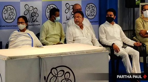 திரிணாமுல் காங்கிரஸில் மீண்டும் இணைந்த முகுல் ராய்; மே.வங்கத்தில் தள்ளாடும் பாஜக