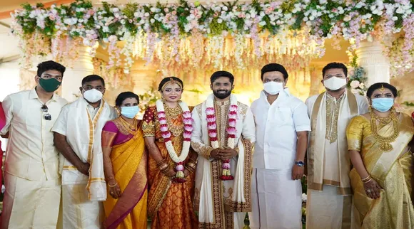 கிரிக்கெட் வீரருடன் இயக்குனர் ஷங்கர் மகள் திருமணம்: வண்ணப் படங்கள்