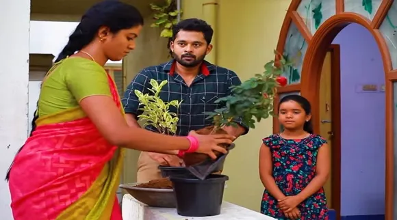 மீண்டும் காதல் பார்வையில் பாரதி - கண்ணம்மா ‌: இணைவதற்கான அறிகுறியா?