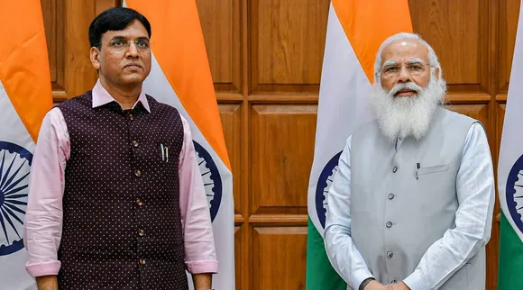 MP Mansukh Mandaviya with Prime Minister Narendra Modi