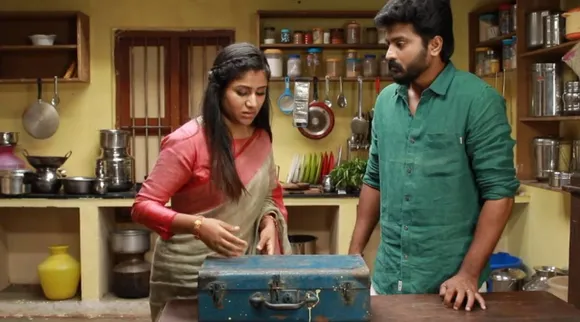 Vijay TV, vijay tv serial, Raja Rani 2 seial, raja rani 2 serial today episode, saravanan trains sandhya to making sweets, ராஜா ராணி 2, விஜய் டிவி, ராஜா ராணி 2 சீரியல், சித்து, ஆல்யா மானசா, சந்தியாவுக்கு சமையல் கற்றுக்கொடுக்கும் சரவணன், சந்தியாவுக்கு ஸ்வீட் செய்ய கற்றுக்கொடுக்கும் சரவணன், sidhu trains alya manasan for cooking, tamil tv serial news, raja rani 2 serial today story, sivagami, sundaram, parvathy, archana, alya manasa performance in raja rani 2