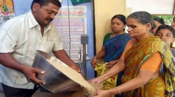 govt decision to change standards of ration card, india, Department of Food and Public Distribution, ரேஷன் கார்டு தரநிலை மாற்றம், அரசு உதவிகளுக்கு ஆபத்து, இந்தியா, தமிழ்நாடு, ரேஷன் கார்டு, ரேஷன் அட்டை, அரசு உதவிகளுக்கு ஆபத்து, change the standards ration card, government ration shops, pds, ration cards