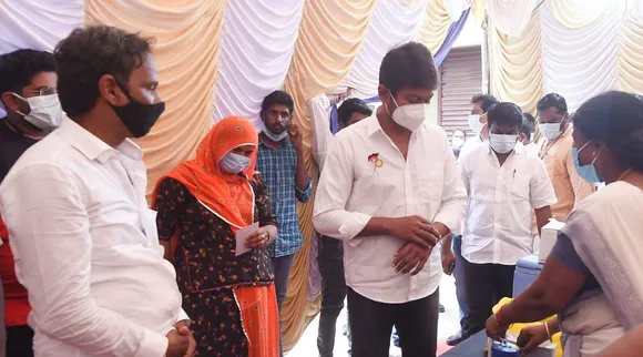 DMK young leaders karai veshti costume transforms into modern dress, udhayanidhi wears jeans pand and shirt, திமுக, திமுக இளம் தலைவர்கள், உதயநிதி, டிஆர்பி ராஜா, மா சுப்பிரமணியன், கரை வேட்டியில் இருந்து ஜீன்ஸ்க்கு மாறிய திமுக இளம் தலைவர்கள், TRB Raja, DMK young leaders, DMK yong leaders costume transition, Ma Subramaniyan, CM MK Stalin