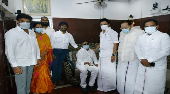விஜயகாந்துடன் ஸ்டாலின் திடீர் சந்திப்பு: படங்கள்