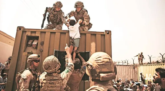 Taliban, Kabul, india, காபூல், ஆப்கானிஸ்தான், காபூல் விமான நிலையம், தலிபான்கள், இந்தியா, chaos at Kabul airport, afghanistan, Taliban takes Kabul