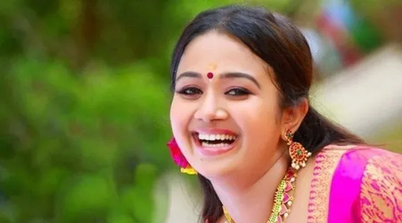 film and tv serial Actress Sharanya Sasi dies, actress sharanya sasi passes away, malaiyalam actress sharanya sasi dies due to covid complications, நடிகை சரண்யா சசி மரணம், சினிமா தொலைக்காட்சி நடிகை சரண்யா சசி மரணம், பினராயி விஜயன் இரங்கல், மலையாள சினிமா நடிகை மரணம், actress sharanya sasi struggls against cancer, actress sharanya sasi affected by brain tumor, actress sharanya sasi overcomes, actress sharanya sasi death, pinarayi vijayan condolence