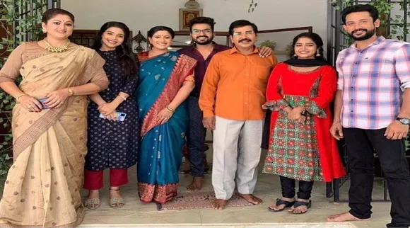 இது என்னங்க நியாயம்..? ஹீரோவை விட அம்மா நடிகைக்கு வயது கம்மியாம்!