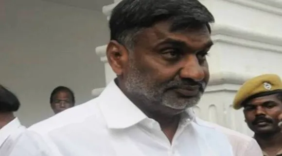 vigilance department conducts raid in former ministers KC Veeramani house, vigilance department raid in AIADMK leader KC Veeramani house, அதிமுக முன்னாள் அமைச்சர் கேசி வீரமணி வீட்டில் லஞ்ச ஒழிப்புத் துறை சோதனை, கேசி வீரமணி, அதிமுக, லஞ்ச ஒழிப்புத் துறை சோதனை, DVAC raid in KC Veeramani house, Vigilance raid at kc veeramani house, jolarpet, tiruppathur, chennai, thiruvannamalai