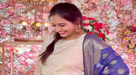 Serial Actress Vanitha Hariharan announced her Pregnancy Tamil News