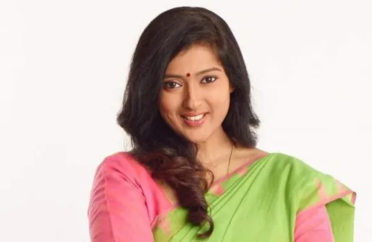 நடிகை காயத்ரி ரகுராம் பற்றி வக்கிர பதிவு: திமுக ஐடி விங் நிர்வாகி மீது நடவடிக்கை