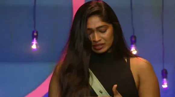 'எங்க அப்பாவுக்கும் தாத்தாவுக்கும் ஒரே வயது' பிக் பாஸ் அரங்கையே அழவைத்த ஸ்ருதி!