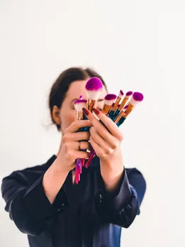 make up 2 - Unsplash (1)