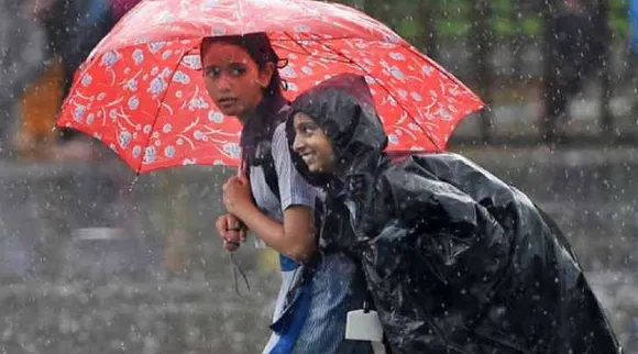 கனமழை எச்சரிக்கை; எந்தெந்த மாவட்டங்களில் பள்ளி, கல்லூரிகளுக்கு விடுமுறை?