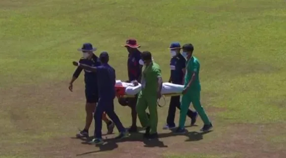 SL vs WI, sri lanka vs west indies, Windies debutant Jeremy Solozano stretchered off, Jeremy Solozano rushes ambulance, இலங்கை மேற்கிந்திய தீவுகள் டெஸ்ட் கிரிக்கெட், ஜெர்மி சோலான்சோ தலையில் காயம், திமுத் கருணரத்னே அடித்த பவர்ஷாட், மயங்கி விழுந்த மேற்கிந்திய தீவுகள் வீரர்ர், Jeremy Solozano rushes ambulance after nasty blow on helmet, sri lanka dimuth karunarathne power shot, test cricket, SL vs WI first test match
