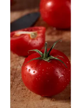 tomato 2 - unsplash (1)