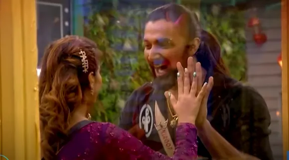 Bigg Boss 5 Tamil Review Pavani Reddy Yashika entry Niroop Surprised