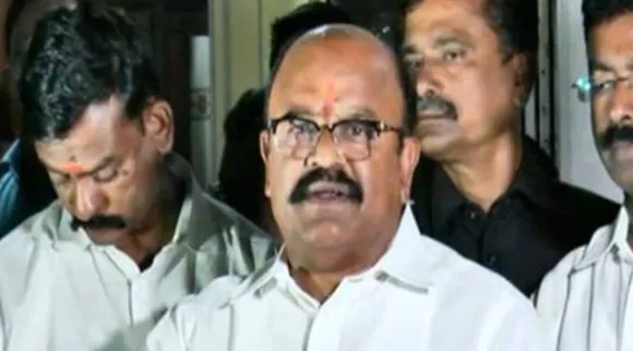 Pollachi Jayaraman attacks by sleeper, tension between AIADMK and DMK cadres, AIADMK and DMK cadres claims Restoration of Kothavadi Tank, பொள்ளாச்சி ஜெயராமன் மீது செருப்பு வீச்சு, திமுக- அதிமுக மோதல், பொள்ளாச்சி ஜெயராமன், கொத்தவாடி குளம், கிணத்துக்கடவு, கோவை, அதிமுக, திமுக kinathukadavu, coimbatore, DMK, AIADMK