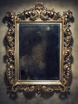 mirror - unsplash (1)