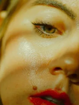 oily skin - unsplash (1)