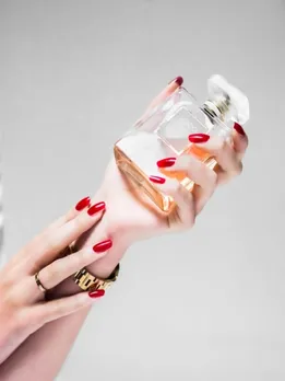 perfume 2 - unsplash (1)