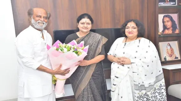 Sasikala meets Rajinikanth, Sasikala visits Rajinikanthat, Sasikala visits Rajinikanth at his residence, chennai, ரஜினிகாந்த் உடன் சசிகலா திடீர் சந்திப்பு, சசிகலா, ரஜினிகாந்த், sasikala, rajinikanth, tamil politics, latha rajinikanth