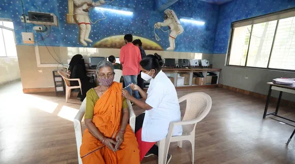 3-வது டோஸ் தடுப்பூசி; முதியவர்களுக்கு மருத்துவர் சான்றிதழ் தேவையில்லை – மத்திய அரசு