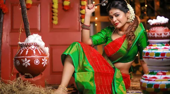 TV serial actress celebrates pongal with colorful half sarees photos, Yashika Anand, Dharsha Gupta, Srinisha, Gabriella, சீரியல் நடிகைகள் கலர் கலரான தாவணி அணிந்து பொங்கல் கொண்டாட்டம் யாஷிகா ஆனந்த் கேப்ரில்லா ஸ்ரீநிஷா தர்ஷா குப்தா சாக்‌ஷி, pongal festival, tamilnadu, pongal celebrations